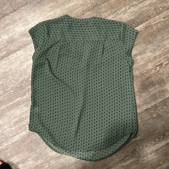 Green Short Sleeve Blouse - Picture 4 of 5